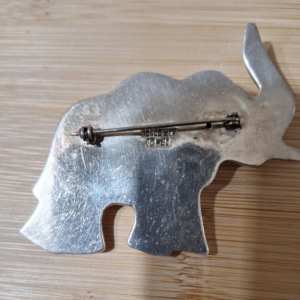 Sterling Silver Elephant Brooch - Picture 2 of 4